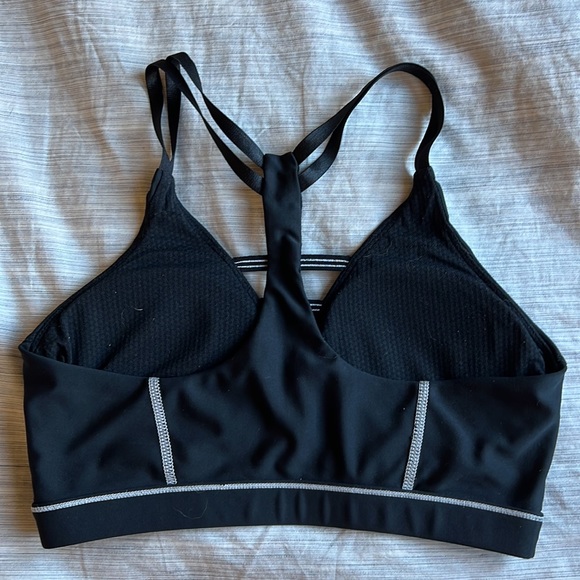 Live Fit Strappy Sports Bra - Picture 2 of 5
